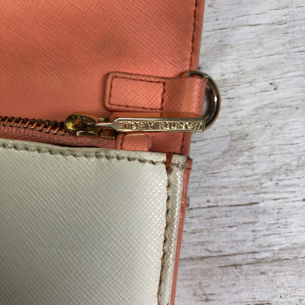 Tory Burch Robinson Cream Saffiano Leather Wallet On A Chain with Gold Logo - Picture 11 of 14